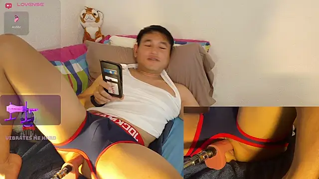 Snapshot of AsianBoy_WhiteDaddy chatting on 06/06/26, 07:29 AsianBoy WhiteDaddy online show from 06/06/26, 07:29