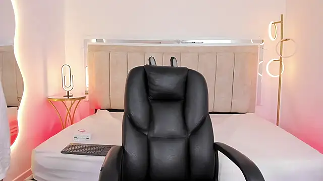 Snapshot of Molly_sweetlove chatting on 09/24/25, 07:06 Molly sweetlove online show from 09/24/25, 07:06