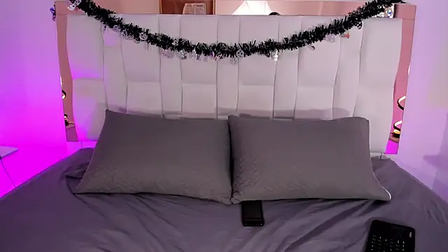 Snapshot of Molly_sweetlove chatting on 10/09/25, 07:01 Molly sweetlove online show from 10/09/25, 07:01