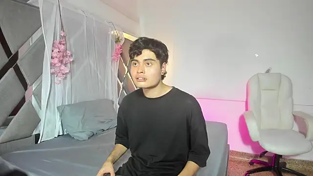 Snapshot of Molly_sweetlove chatting on 11/07/25, 06:19 Molly sweetlove online show from 11/07/25, 06:19