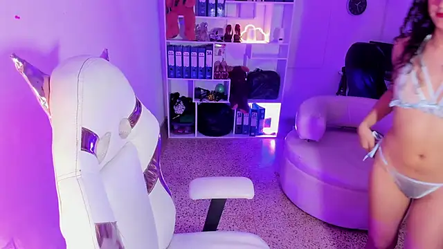 Snapshot of Molly_sweetlove chatting on 11/19/25, 07:36 Molly sweetlove online show from 11/19/25, 07:36