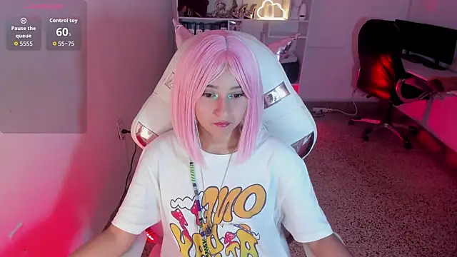 Snapshot of Molly_sweetlove chatting on 11/26/25, 06:53 Molly sweetlove online show from 11/26/25, 06:53