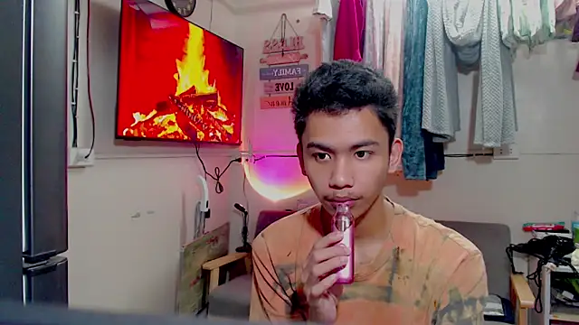 Demure Asian143 online show from 08/06/26, 04:58