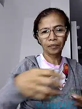 Snapshot of Merybeks chatting on 03/05/26, 10:33 Merybeks online show from 03/05/26, 10:33