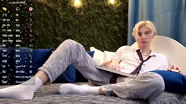 Snapshot of fiachand chatting on 11/21/25, 09:13 fiachand online show from 11/21/25, 09:13