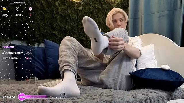 Snapshot of fiachand chatting on 11/27/25, 02:52 fiachand online show from 11/27/25, 02:52