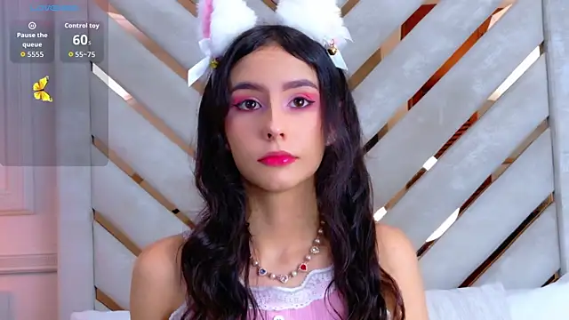 Snapshot of Sarah-Grace chatting on 10/29/25, 02:47 Sarah-Grace online show from 10/29/25, 02:47