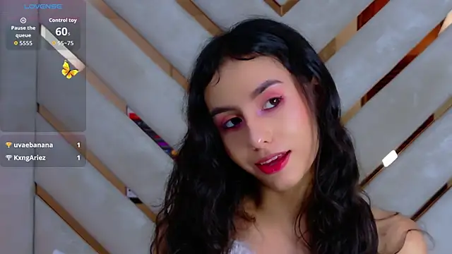 Snapshot of Sarah-Grace chatting on 11/08/25, 03:18 Sarah-Grace online show from 11/08/25, 03:18