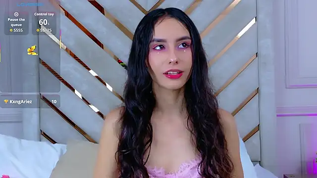 Snapshot of Sarah-Grace chatting on 11/11/25, 02:55 Sarah-Grace online show from 11/11/25, 02:55