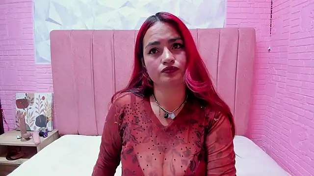 Snapshot of miahott303av chatting on 10/21/25, 02:01 miahott303av online show from 10/21/25, 02:01