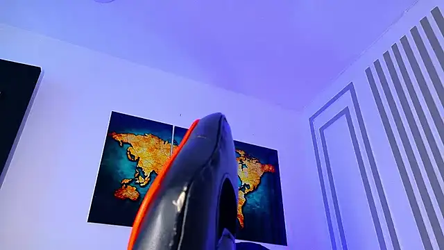 Snapshot of ALANNFERRER chatting on 11/04/25, 10:03 ALANNFERRER online show from 11/04/25, 10:03