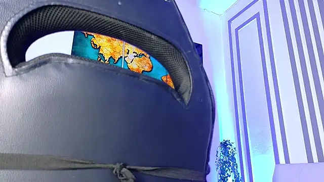 Snapshot of ALANNFERRER chatting on 11/12/25, 10:04 ALANNFERRER online show from 11/12/25, 10:04