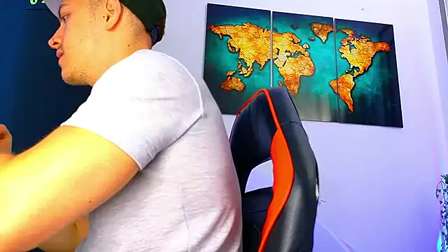 Snapshot of ALANNFERRER chatting on 11/15/25, 11:40 ALANNFERRER online show from 11/15/25, 11:40