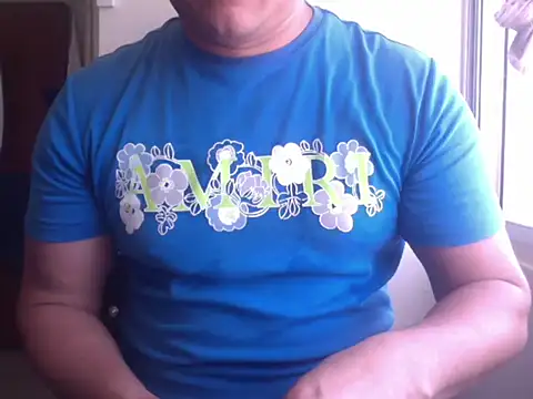 Snapshot of zeusmasterhorny chatting on 09/19/25, 03:34 zeusmasterhorny online show from 09/19/25, 03:34