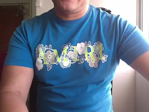 Snapshot of zeusmasterhorny chatting on 10/08/25, 05:32 zeusmasterhorny online show from 10/08/25, 05:32