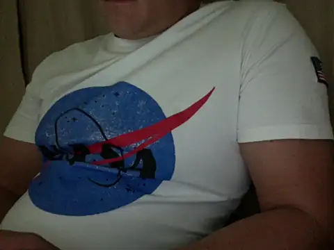 Snapshot of zeusmasterhorny chatting on 10/14/25, 01:50 zeusmasterhorny online show from 10/14/25, 01:50