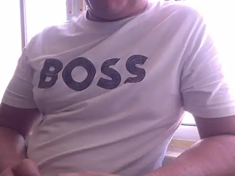 Snapshot of zeusmasterhorny chatting on 10/21/25, 03:24 zeusmasterhorny online show from 10/21/25, 03:24