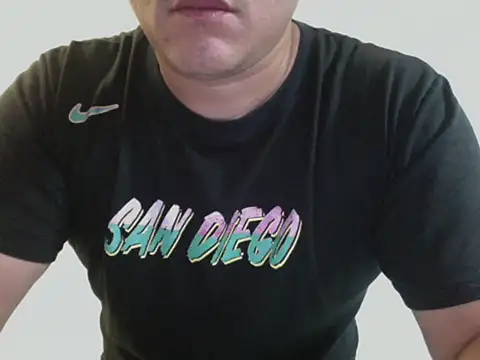Snapshot of zeusmasterhorny chatting on 10/23/25, 03:50 zeusmasterhorny online show from 10/23/25, 03:50