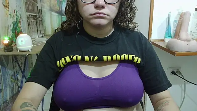 Snapshot of greeneyes_nurse chatting on 05/15/26, 03:46 greeneyes nurse online show from 05/15/26, 03:46
