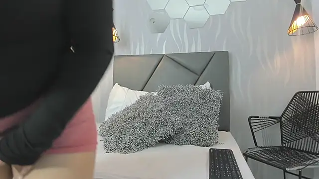 karla-cooper online show from 10/17/25, 07:16