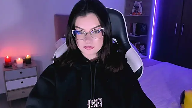 OphelianaRose33 online show from 10/18/25, 10:21