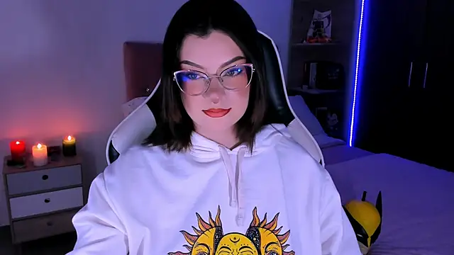 OphelianaRose33 online show from 10/19/25, 07:25