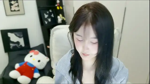 Snapshot of wanzi-1229 chatting on 10/26/25, 06:08 wanzi-1229 online show from 10/26/25, 06:08