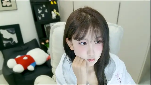 Snapshot of wanzi-1229 chatting on 10/31/25, 07:31 wanzi-1229 online show from 10/31/25, 07:31