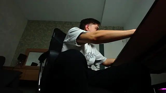 Snapshot of FelixStarkk chatting on 11/01/25, 04:58 FelixStarkk online show from 11/01/25, 04:58