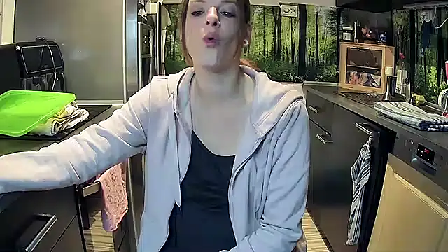 Snapshot of SexyMilf_37 chatting on 10/07/25, 08:39 SexyMilf 37 online show from 10/07/25, 08:39