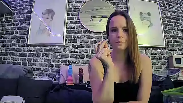 Snapshot of SexyMilf_37 chatting on 10/28/25, 09:06 SexyMilf 37 online show from 10/28/25, 09:06