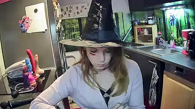 Snapshot of SexyMilf_37 chatting on 10/31/25, 09:27 SexyMilf 37 online show from 10/31/25, 09:27