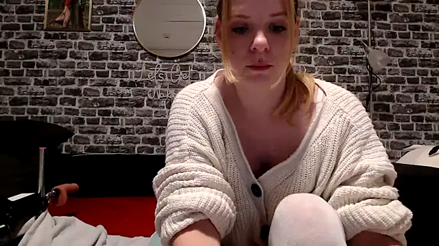 Snapshot of SexyMilf_37 chatting on 04/01/26, 08:17 SexyMilf 37 online show from 04/01/26, 08:17