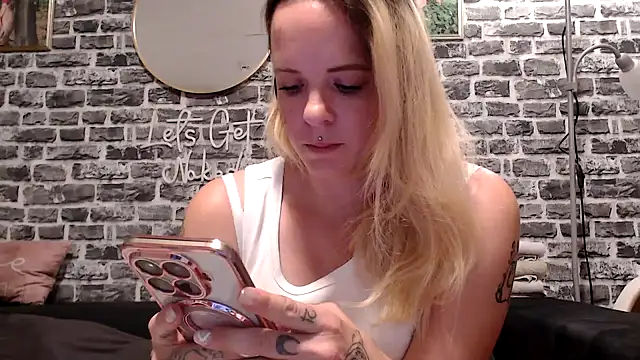 Snapshot of SexyMilf_37 chatting on 06/09/26, 08:31 SexyMilf 37 online show from 06/09/26, 08:31