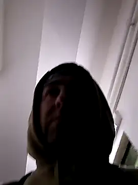 Snapshot of PopaOctavian chatting on 10/11/25, 10:47 PopaOctavian online show from 10/11/25, 10:47