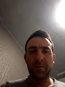 Snapshot of PopaOctavian chatting on 12/17/25, 09:32 PopaOctavian online show from 12/17/25, 09:32