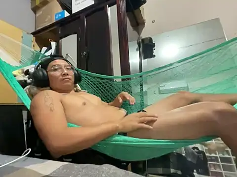 AlejXndroKD online show from 09/21/25, 02:29