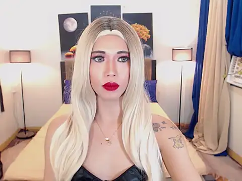 Snapshot of PreciousAmore chatting on 10/22/25, 06:40 PreciousAmore online show from 10/22/25, 06:40