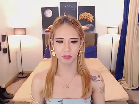 Snapshot of PreciousAmore chatting on 11/19/25, 01:22 PreciousAmore online show from 11/19/25, 01:22