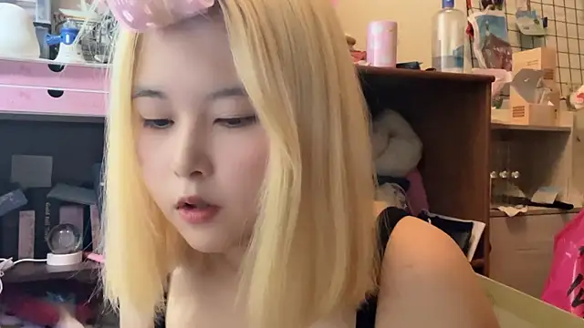 luna51888 online show from 09/09/25, 11:43