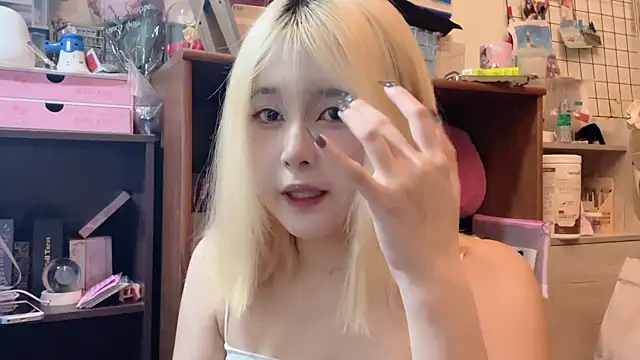 luna51888 online show from 10/02/25, 10:55