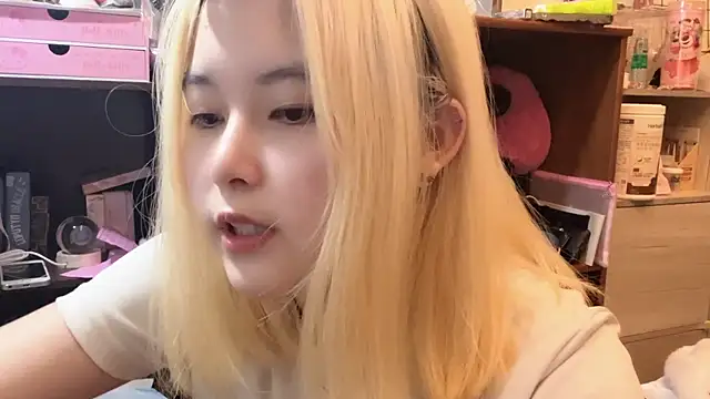 luna51888 online show from 10/22/25, 12:38