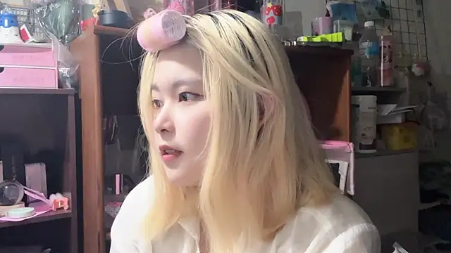 luna51888 online show from 10/31/25, 06:53