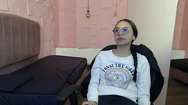 Snapshot of katalina07_1 chatting on 12/04/25, 01:42 katalina07 1 online show from 12/04/25, 01:42