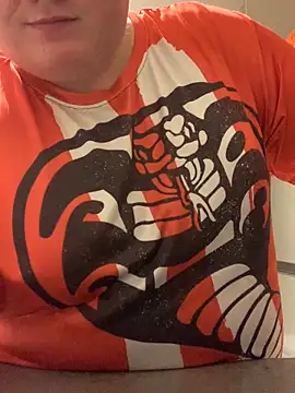 Snapshot of hornymax98 chatting on 10/06/25, 01:47 hornymax98 online show from 10/06/25, 01:47