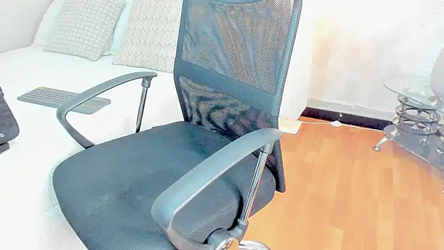 Emilly Beaumont online show from 10/05/25, 01:42