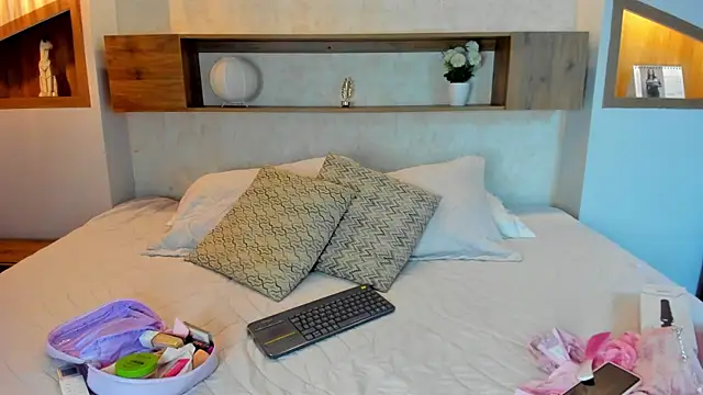 Emilly Beaumont online show from 05/13/26, 12:57