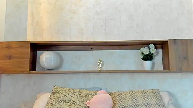 Emilly Beaumont online show from 05/25/26, 01:17