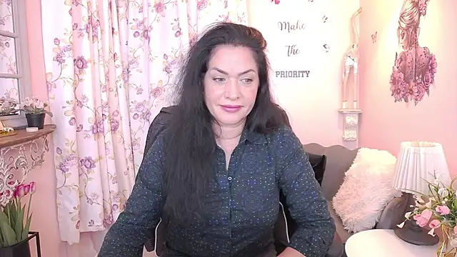 Snapshot of MyLovOne chatting on 01/05/26, 05:27 MyLovOne online show from 01/05/26, 05:27