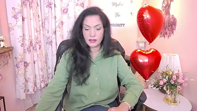 Snapshot of MyLovOne chatting on 02/13/26, 11:28 MyLovOne online show from 02/13/26, 11:28